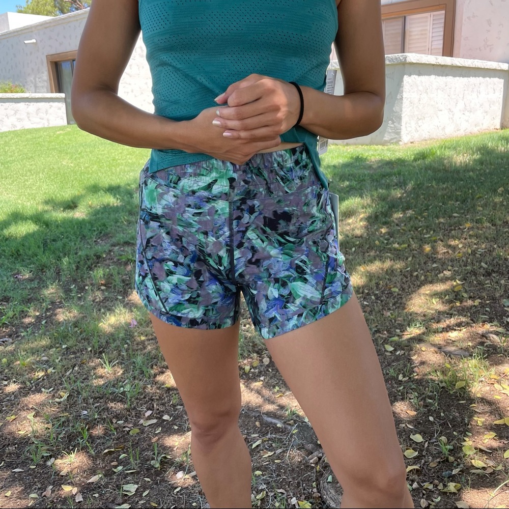 Lululemon Track That MR Short 5” Lined